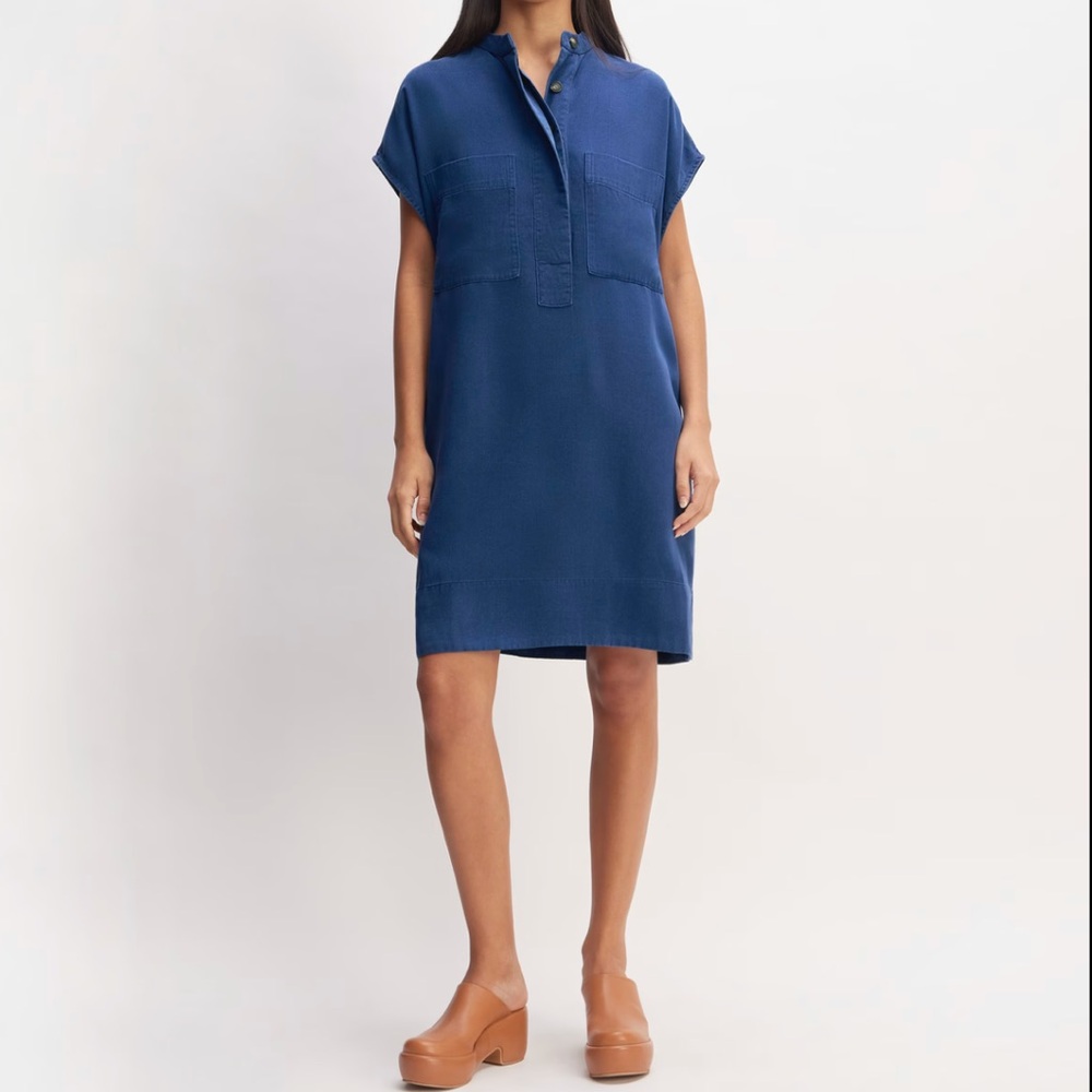 Everlane The TENCEL Easy Workwear
Dress Bellwether Blue Dress Size Medium
